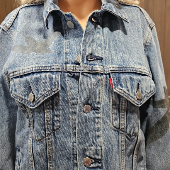 Levi's Jackets & Blazers - Levi's Light Wash Classic Denim Trucker Jacket - Women's
